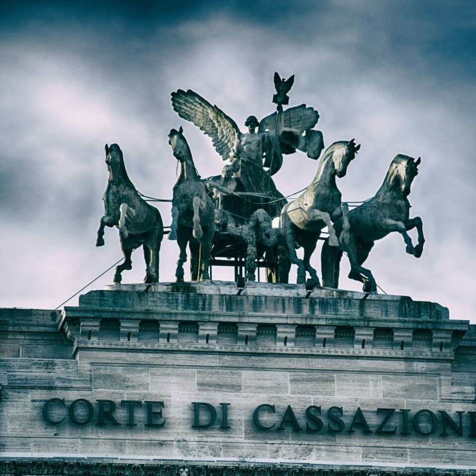 DARK WEB PIATTAFORMA CONDANNA VENDITA ARMI SOSTANZE STUPEFACENTI PAGAMENTO IN BITCOIN